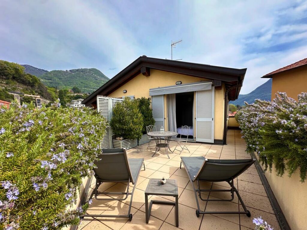 camera-con-terrazza-Hotel-San-Giuseppe-Cernobbio-tripla